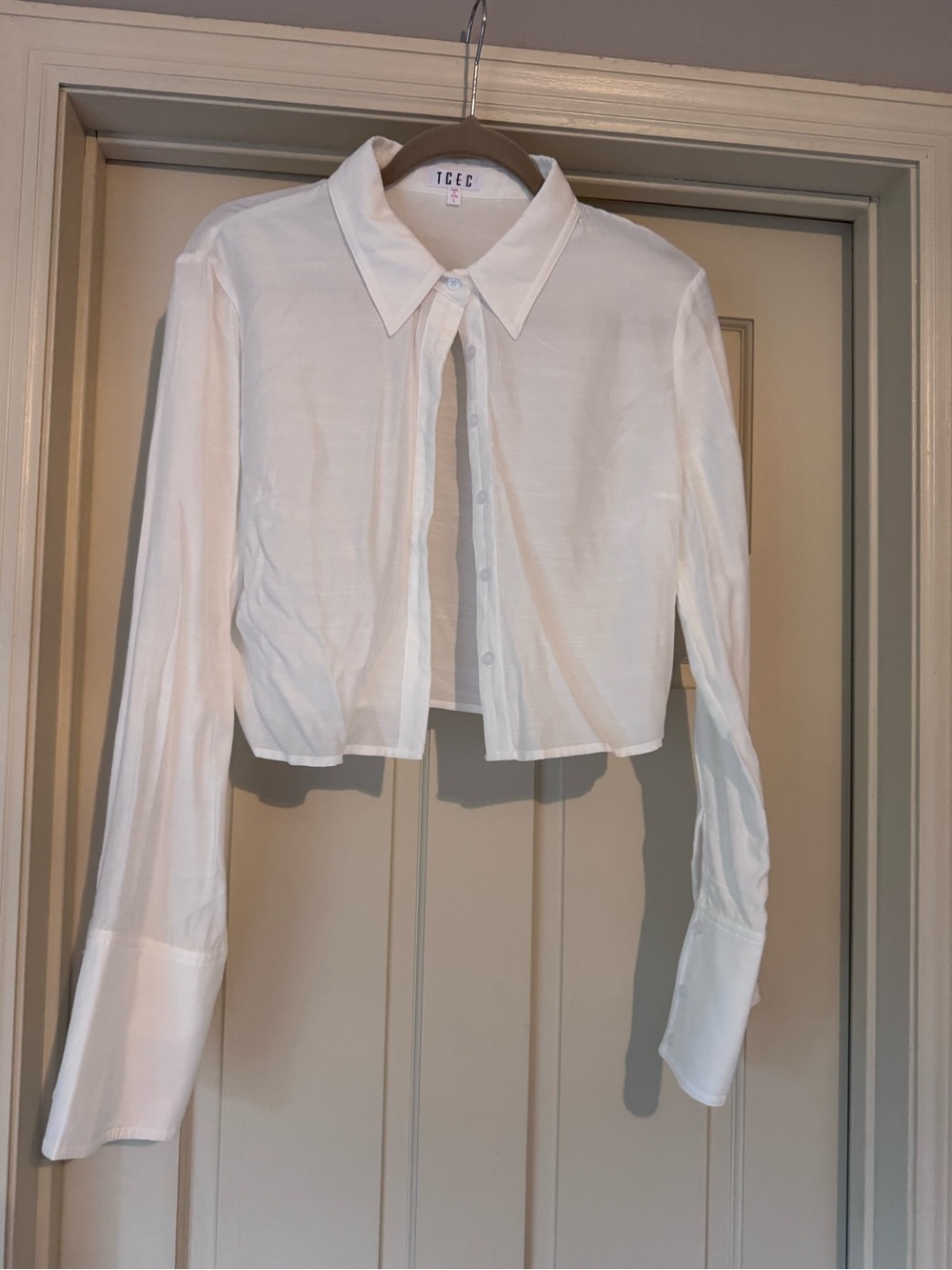 TCEC White Cropped Button-Down Blouse with Extended Cuffs